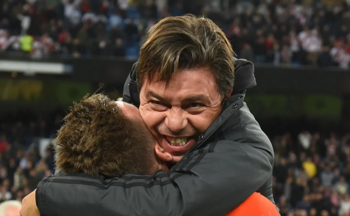 Gallardo y un abrazo interminable con Franco Armani, el arquero del campeón.