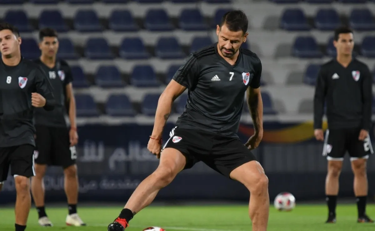 Rodrigo Mora volvió a retirarse del entrenamiento de River a raíz de sus dolencias en la cadera