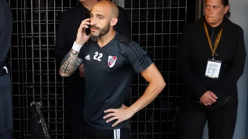 Luego de cada entrenamiento, Pinola trota solo alrededor del campo de juego.
