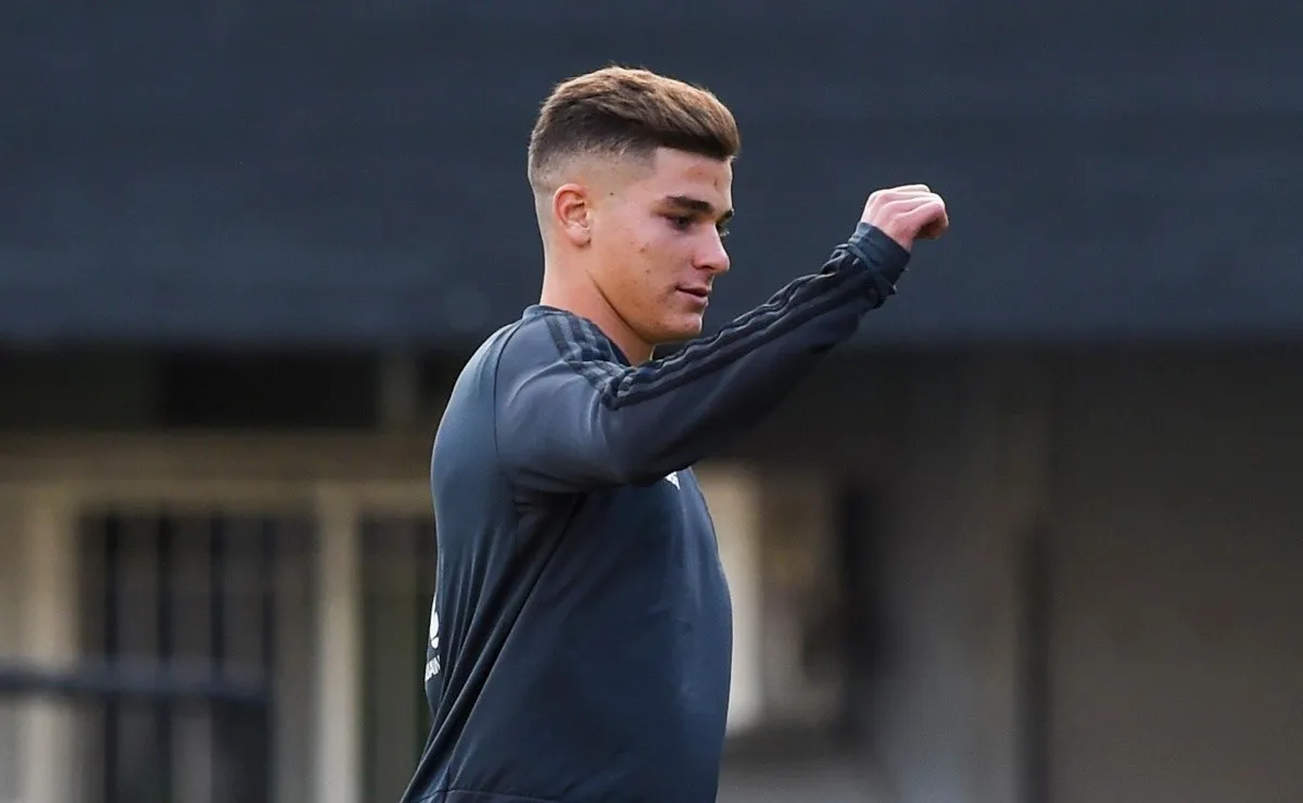 Julián se encuentra en Emiratos Árabes junto a la delegación que disputará el Mundial de Clubes