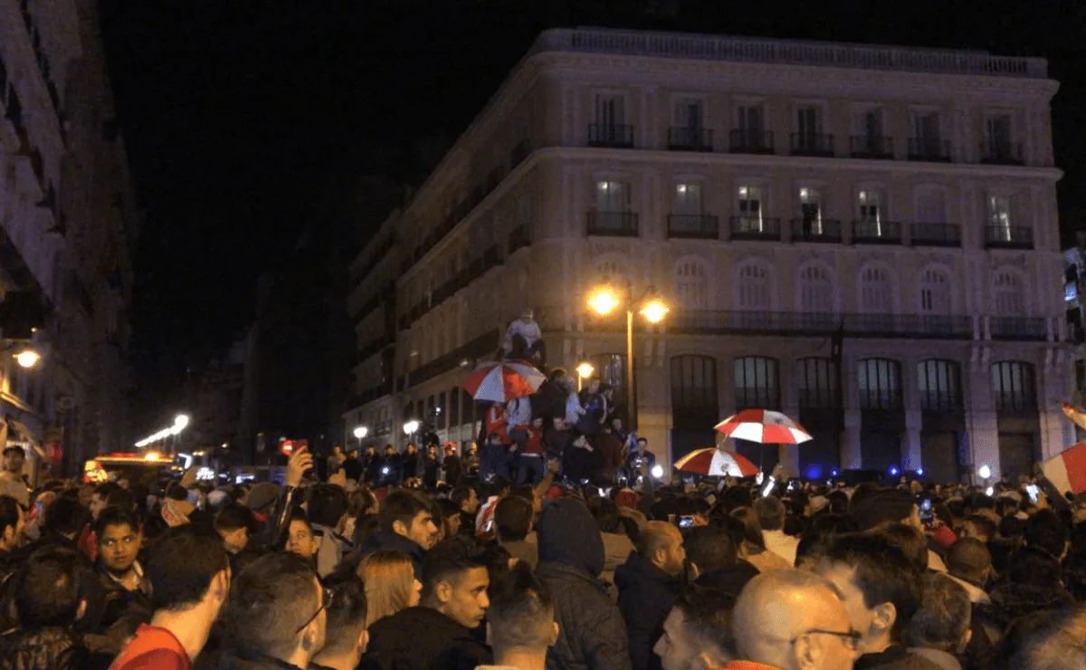 Los hinchas continuaron con los festejos en Madrid.