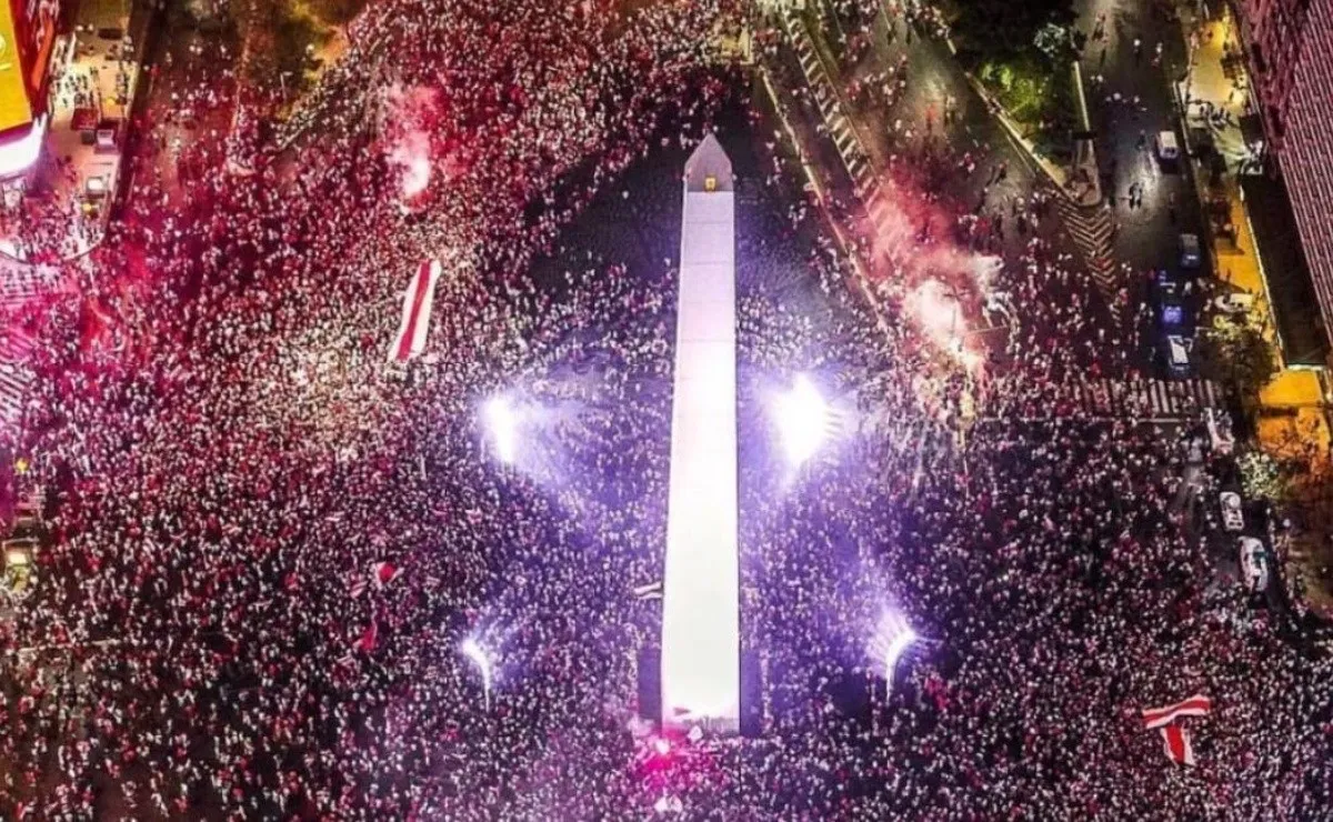La República Argentina se vistió de rojo y blanco para festejar.