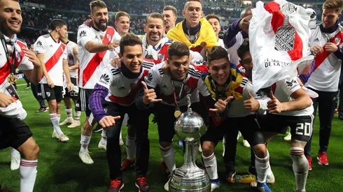 River exhibió la camiseta alusiva al campeonato obtenido.