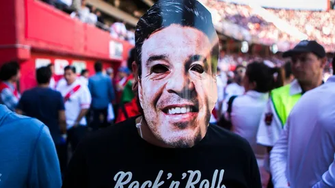 Los hinchas de River cantaron nuevas canciones contra Boca en LPM Radio.