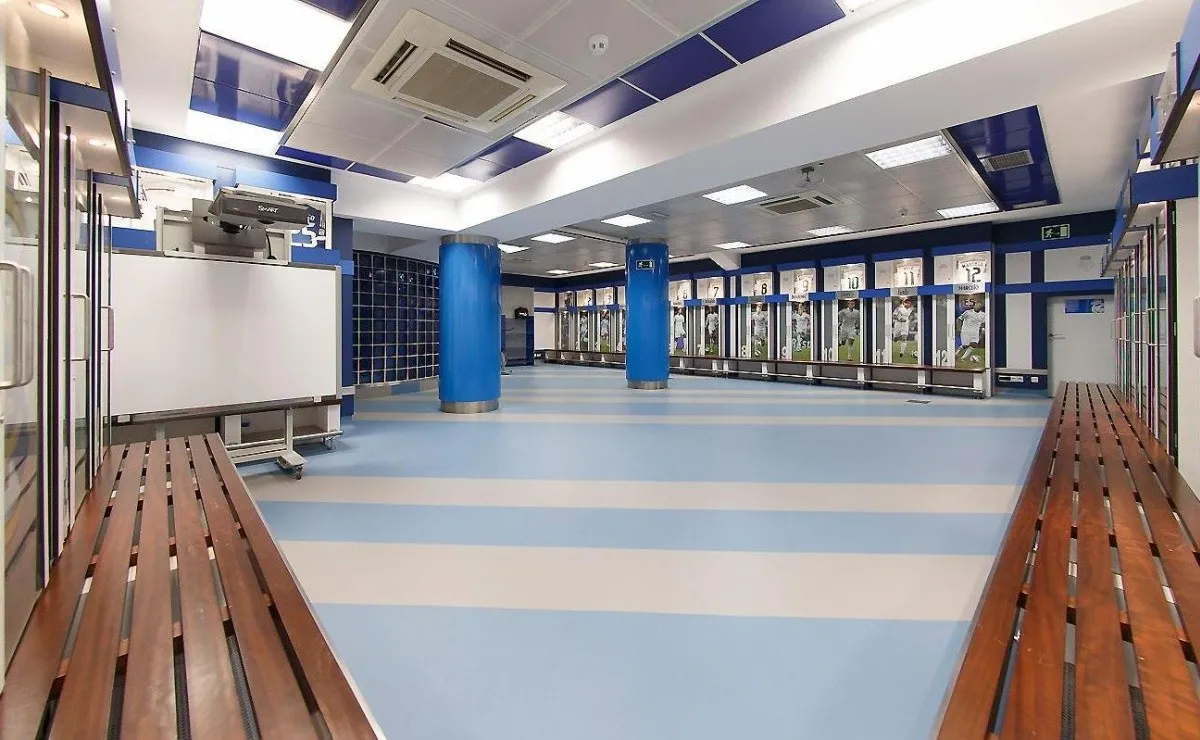 Un sector de los vestuarios del estadio Santiago Bernabéu.