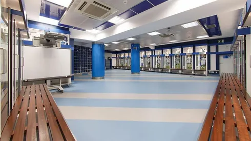 Un sector de los vestuarios del estadio Santiago Bernabéu.
