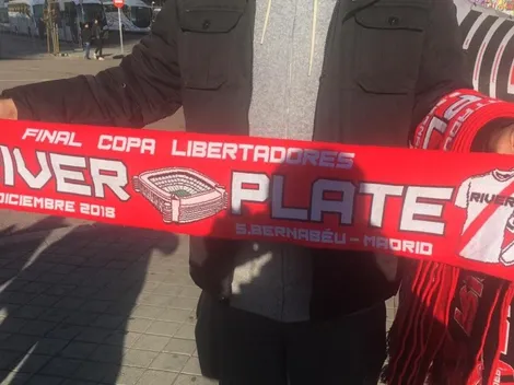 La bufanda de River es un éxito en las inmediaciones del Bernabéu