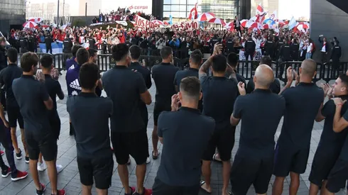 Los hinchas del Más Grande se acercaron al hotel donde se aloja River.