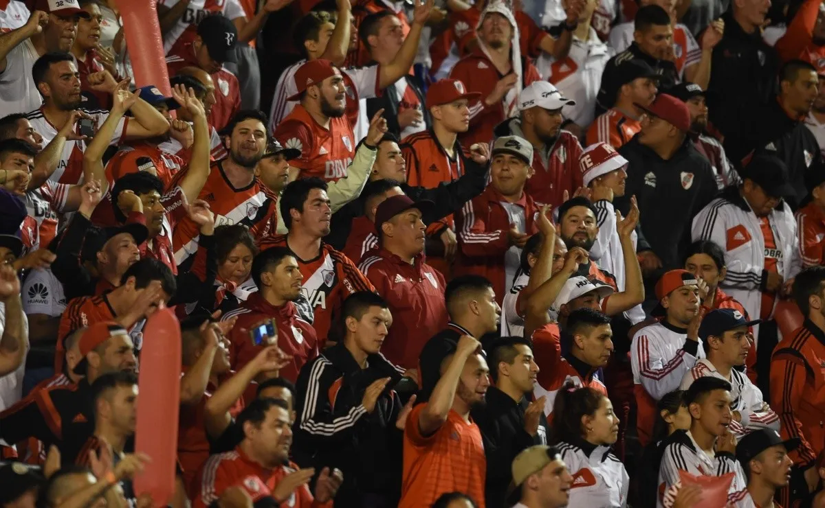 Los hinchas tuvieron inconvenientes con el pésimo sistema de venta de entradas.