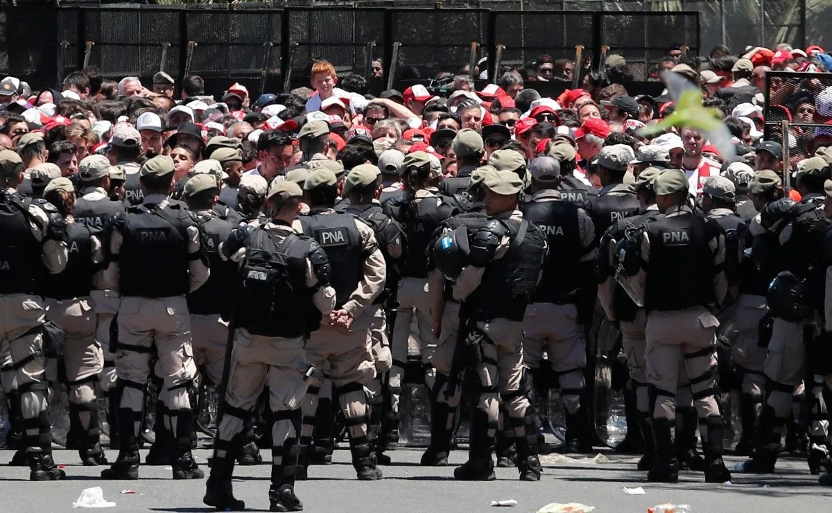 La brutal represión no discriminó entre los agitadores y los que no.