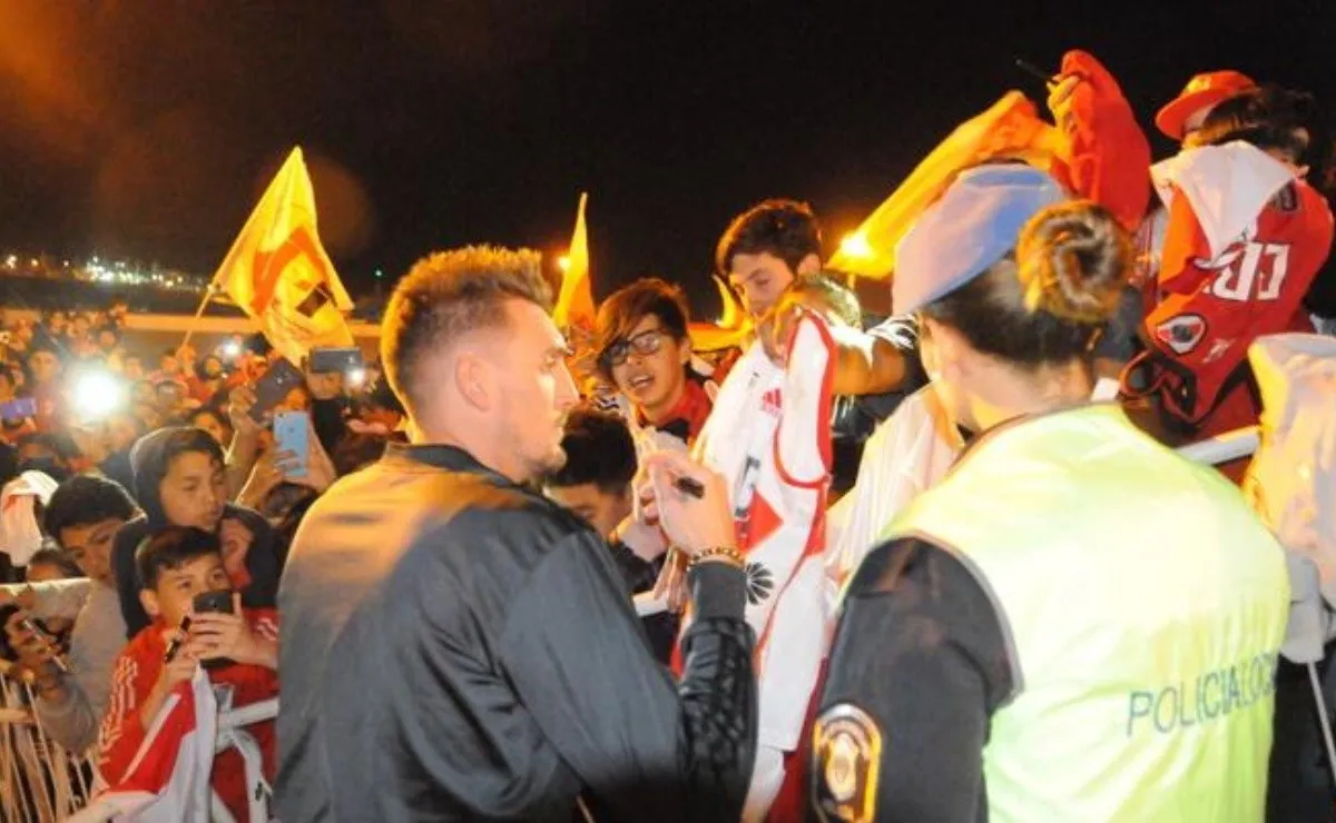 Los hinchas de River recibieron al plantel en Mar del Plata.