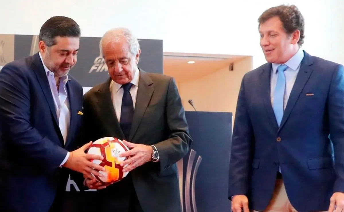 Angelici, D'Onofrio y Domínguez definirán el futuro de la final de Copa.
