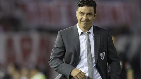 La imagen del hombre que revolucionó la historia de River, y que también le cambió la vida al mundo Boca