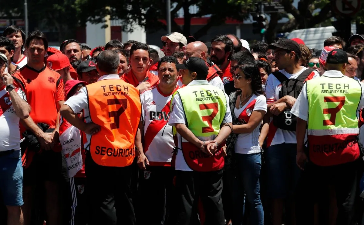 Varias personalidades destacadas manifestaron su postura luego de la nueva postergación del River-Boca.