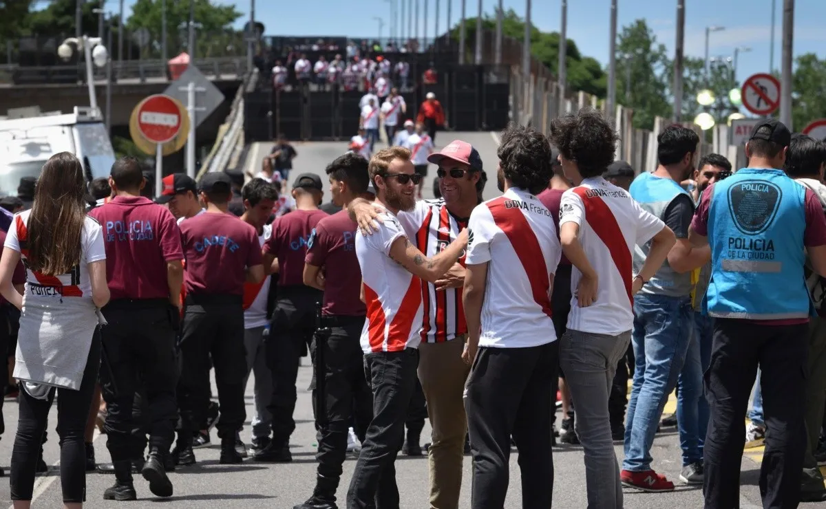 Fui dos días seguidos a la cancha para ver si se jugaba un partido.