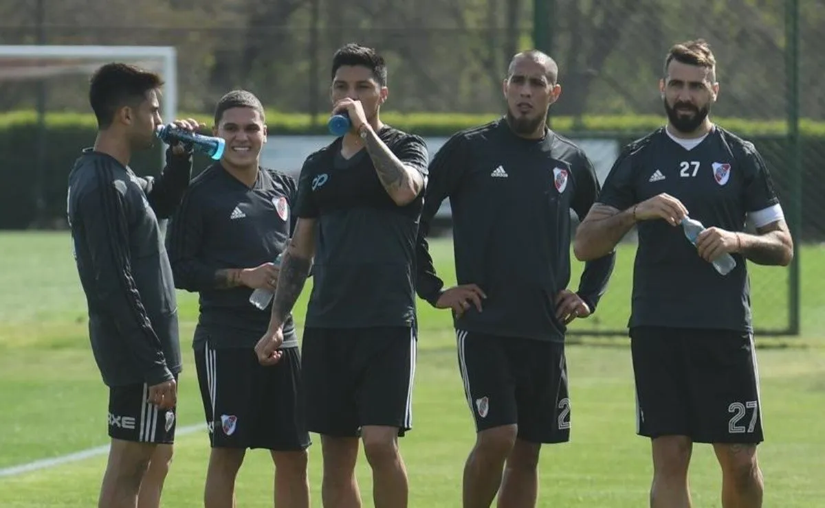 Gallardo probó a Quintero entre los once iniciales durante la práctica de hoy. (FOTO: Diego Haliasz - Prensa River)