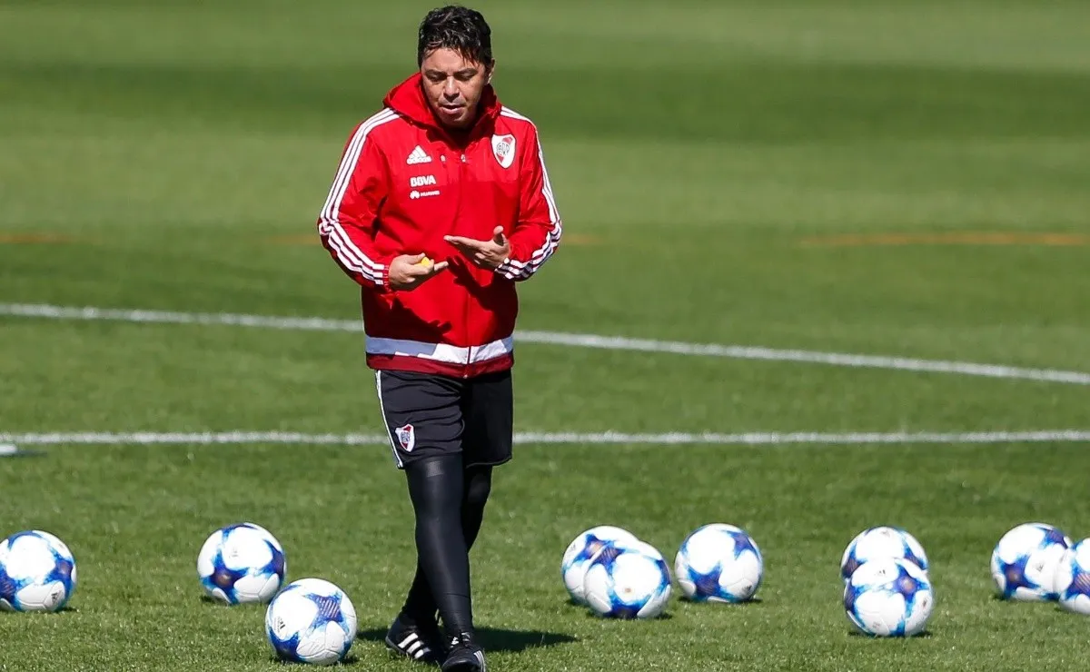 El Muñe, a pura prueba de esquemas tácticos en el entrenamiento matutino