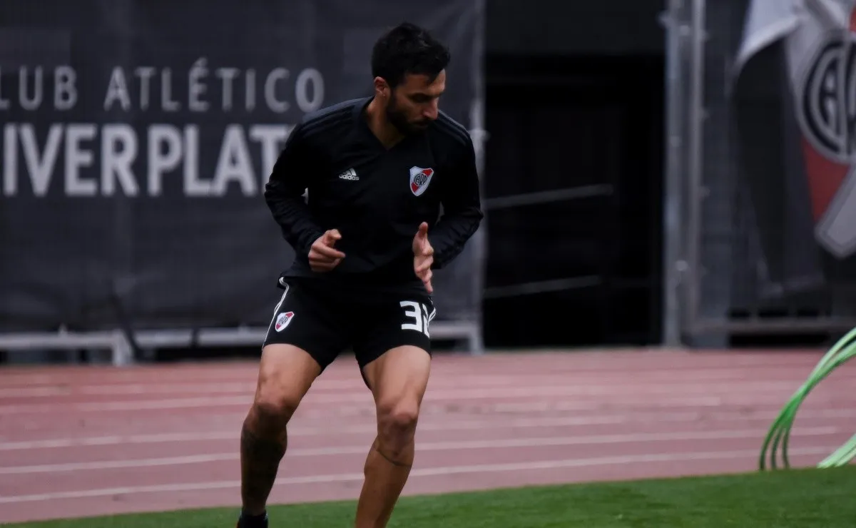 Ignacio Scocco terminó con dolencias en la práctica de River de este miércoles.