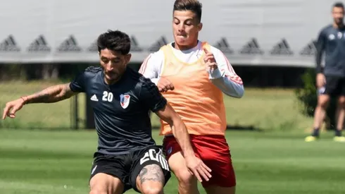 Casco, una fija entre los 11, marcado por Elías López, un lateral derecho juvenil. (FOTO: Diego Haliasz - Prensa River)