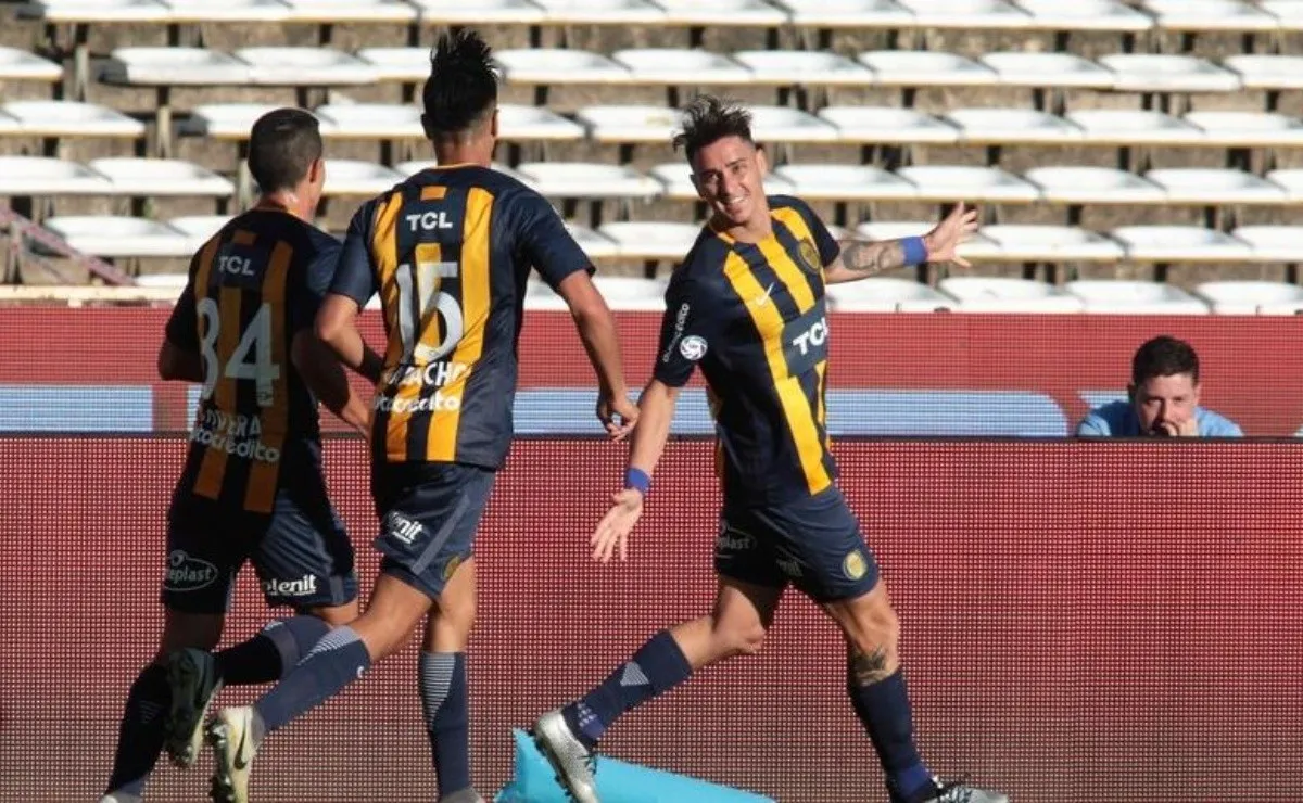 Fernando Zampedri celebra su tanto.