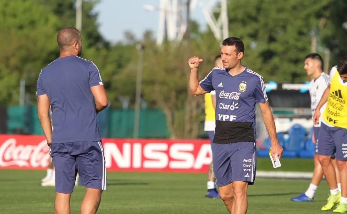 Scaloni diagrama el equipo que saldrá a jugar ante México este viernes.