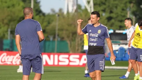 Scaloni diagrama el equipo que saldrá a jugar ante México este viernes.