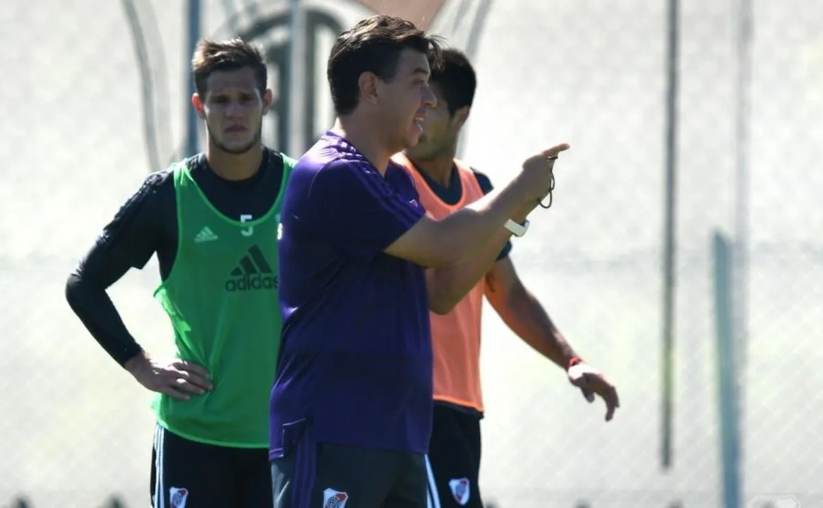 Marcelo Gallardo dispuso de once jugadores para trabajar tácticamente.