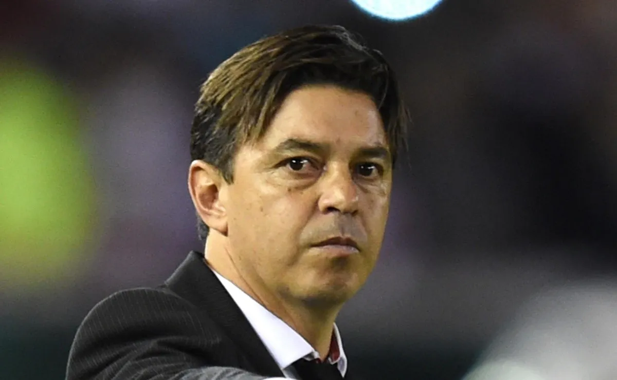 Gallardo tampoco podrá dirigir la segunda final ante Boca.