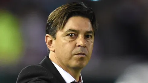 Gallardo tampoco podrá dirigir la segunda final ante Boca.