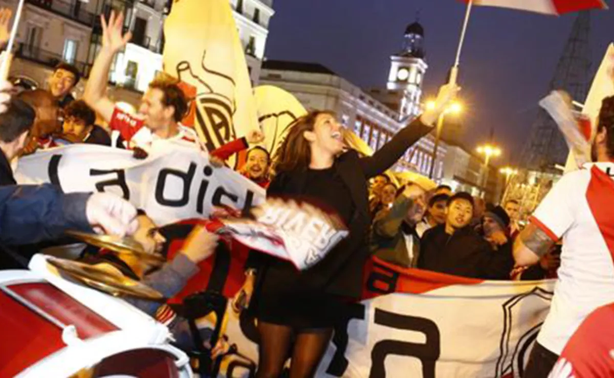 Muchas filiales de River realizaron el banderazo en simultáneo a lo largo del planeta.