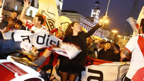 Muchas filiales de River realizaron el banderazo en simultáneo a lo largo del planeta.