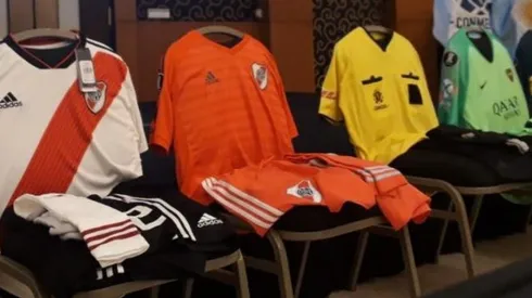 Ambos equipos utilizarán sus uniformes tradicionales en la primera final. (FOTO: @Conmebol)