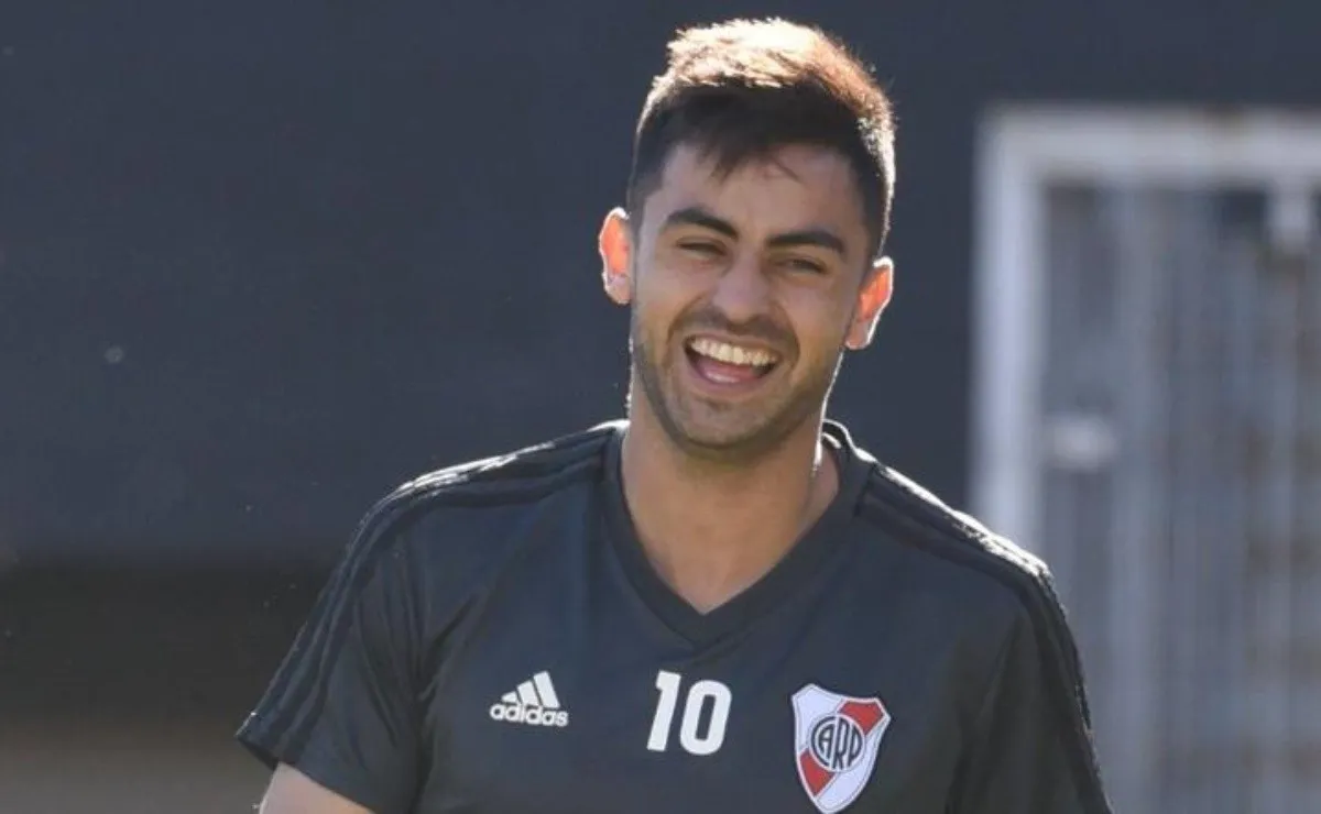 Gonzalo Martínez se encuentra a la par de sus compañeros