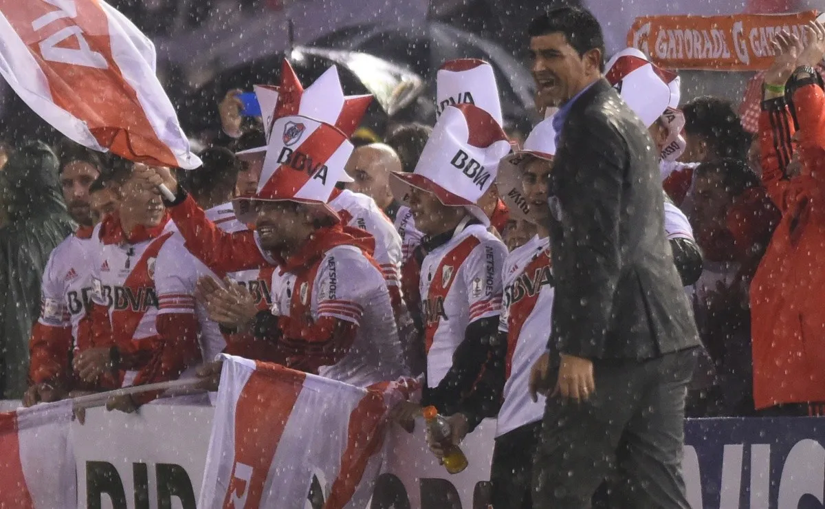 Curiosamente Biscay también estuvo al frente del banco de suplentes en la última final de América de River