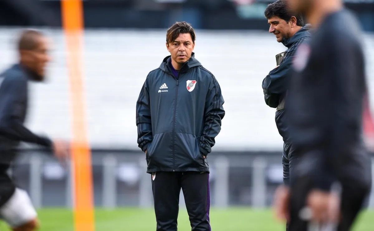 Gallardo piensa en el equipo ante Boca, Biscay sabe que deberá dirigirlo.