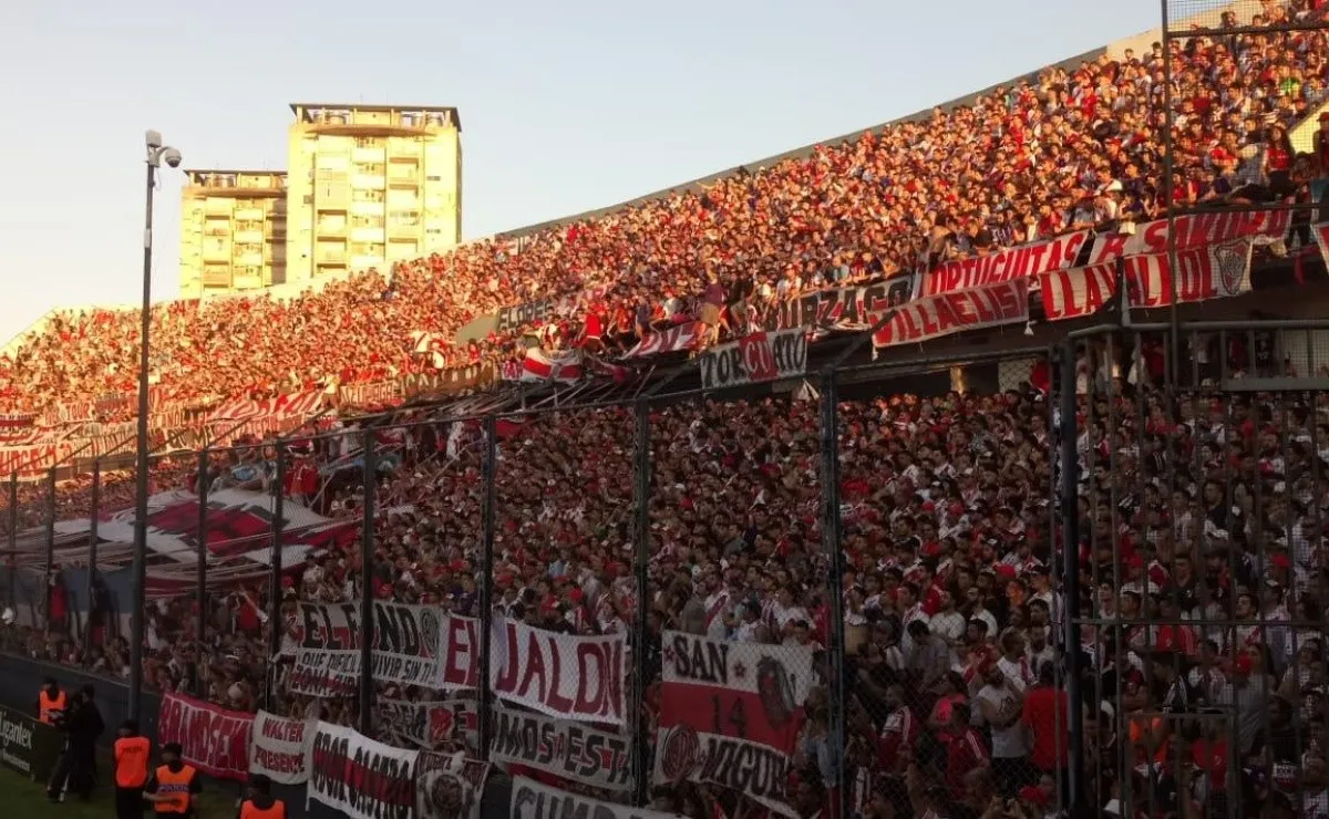 El presidente de la Nación deliró exigiendo que haya hinchas visitantes