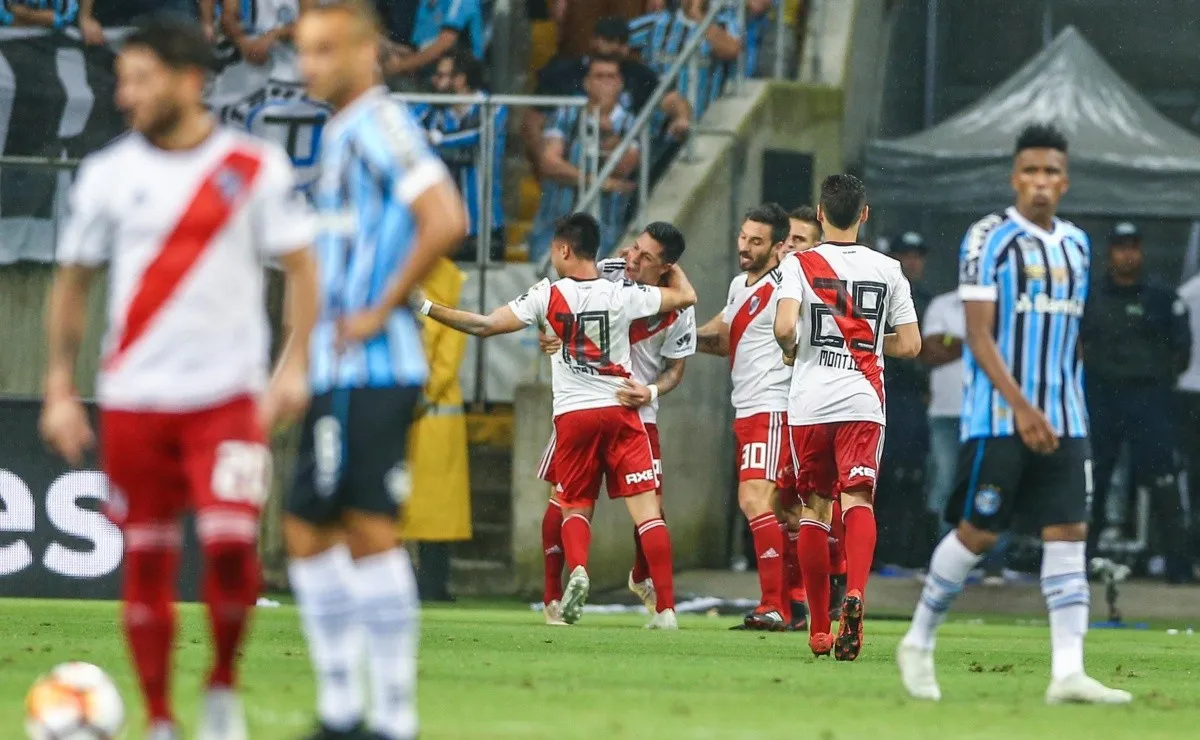 El abrazo de gol riverplatense se reprodujo en todos lados donde hubo un hincha de River.
