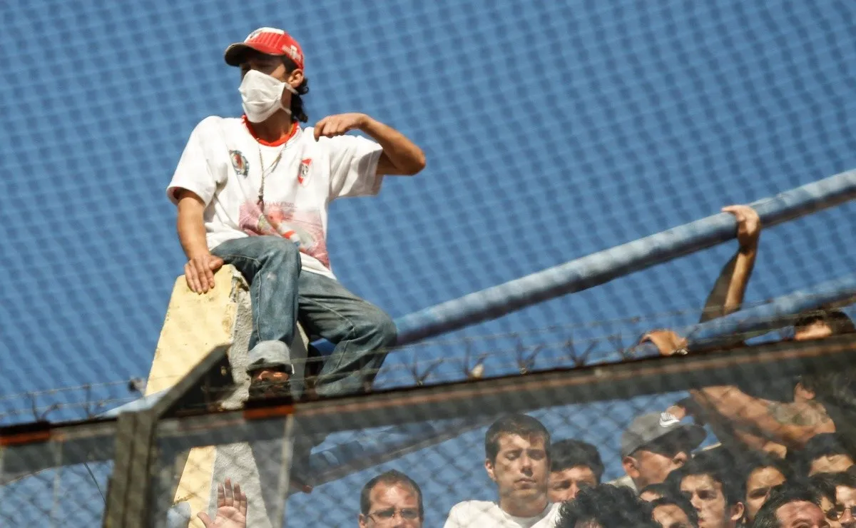Hace años que las hinchadas no asisten a los estadios de sus eternos rivales.