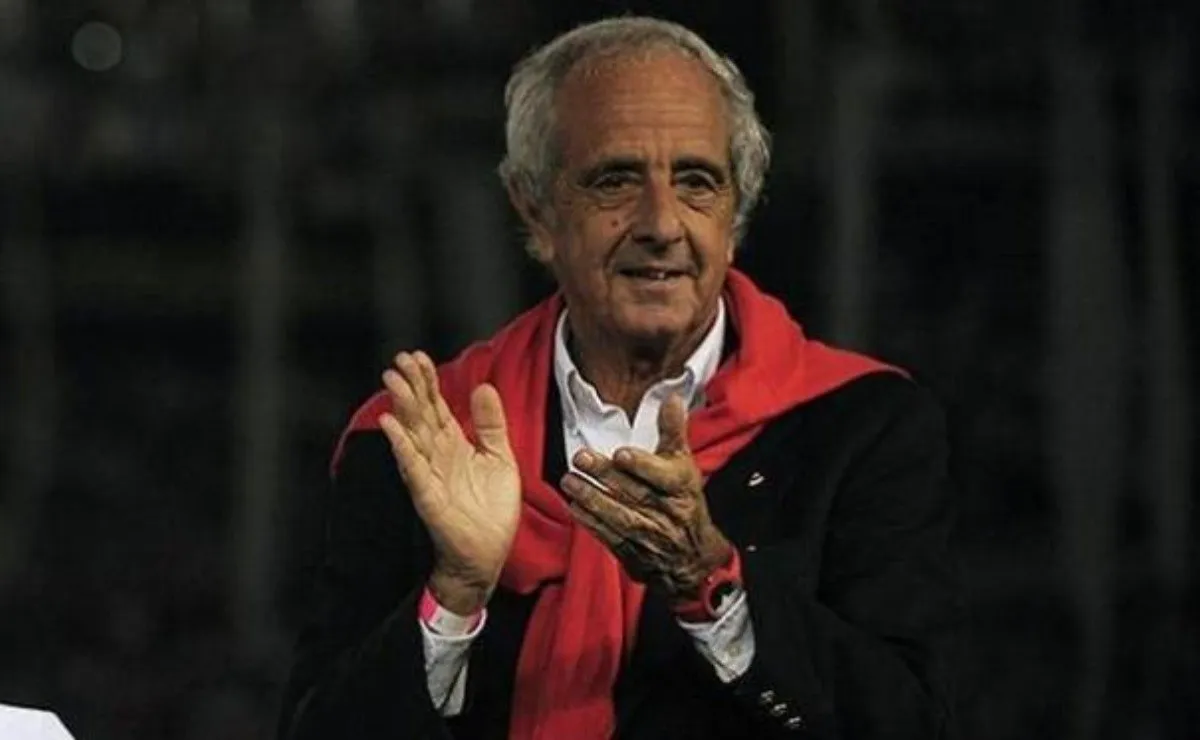 D'Onofrio y su querido sweater rojo.