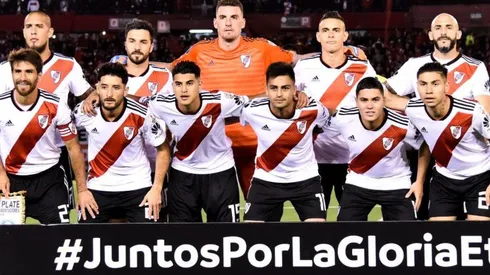 Vamos todos unidos, vamos no nos quedemos, River.