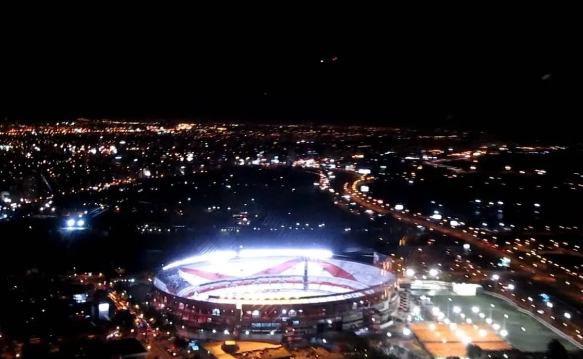 FINALISTAS. Los hinchas de River festejaron la épica remontada en Brasil.