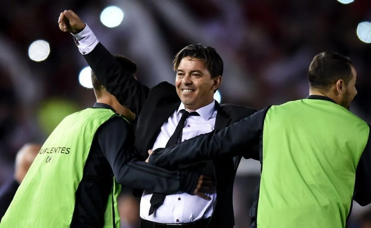 Vamos todos unidos, vamos no nos quedemos, River.