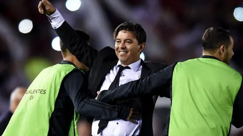 Vamos todos unidos, vamos no nos quedemos, River.