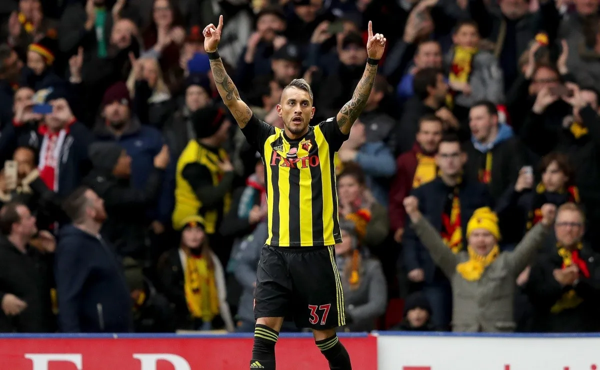 El ex volante de River metió un verdadero golazo para Watford.