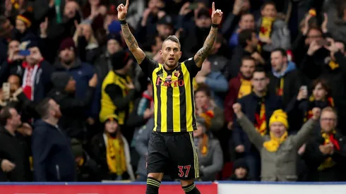 El ex volante de River metió un verdadero golazo para Watford.