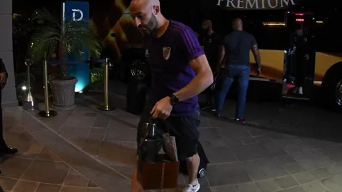 Pinola ingresa al hotel Deville Prime, de Porto Alegre.