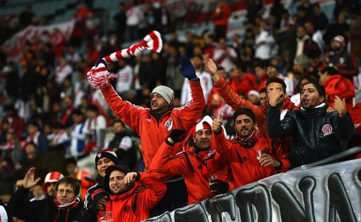Los hinchas viajarán a Brasil con la ilusión de dar vuelta la serie ante Gremio.