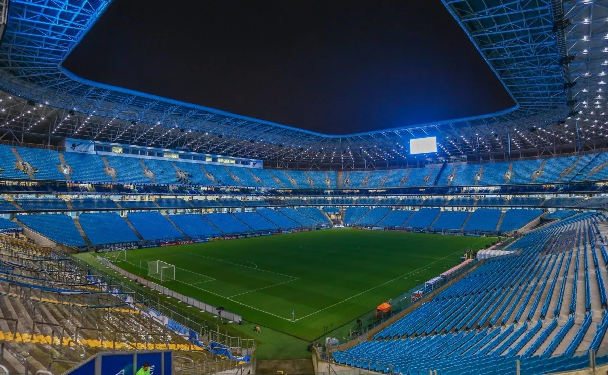El césped del estadio de Gremio está en malas condiciones.