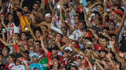 Los hinchas de River alientan siempre con el corazón.