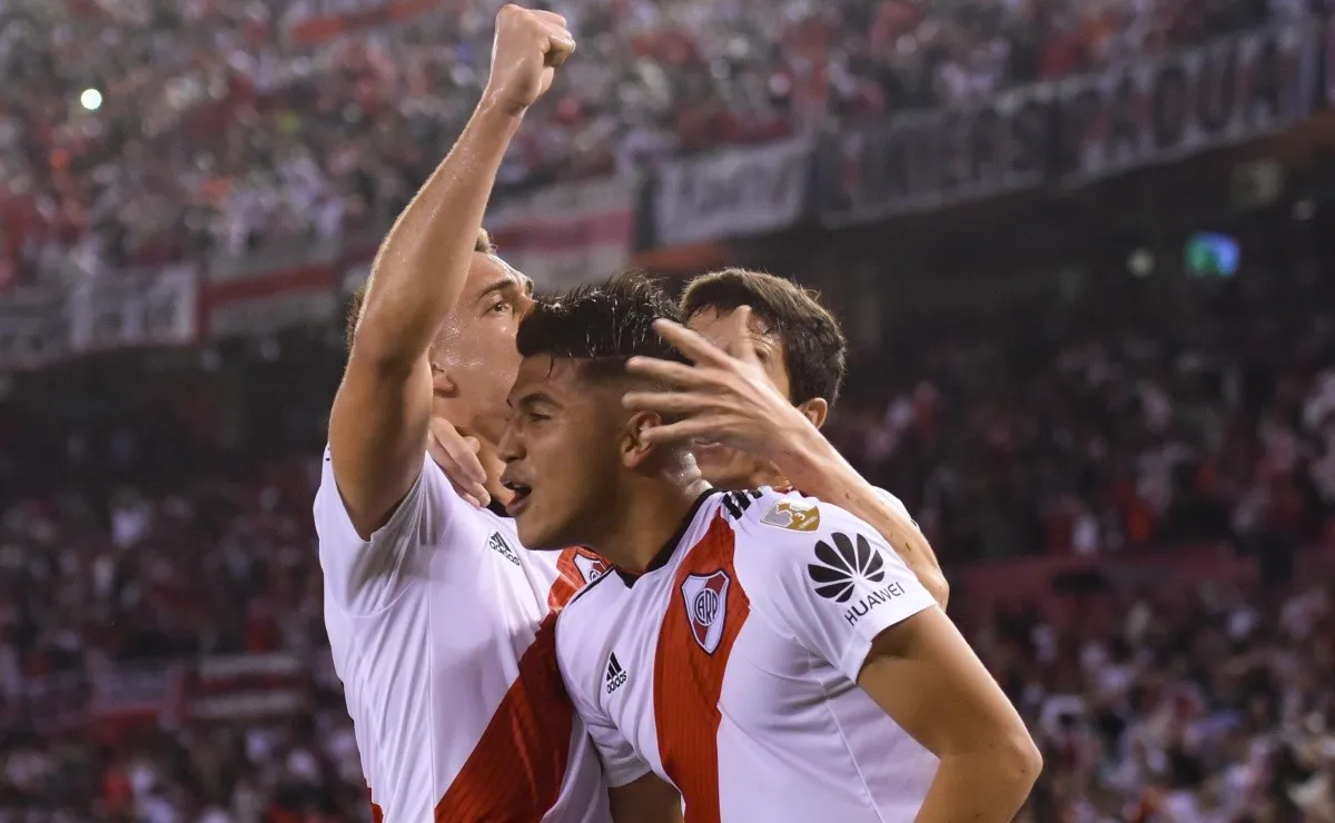 River recibe a Gremio en un Monumental colmado de almas rojas y blancas.